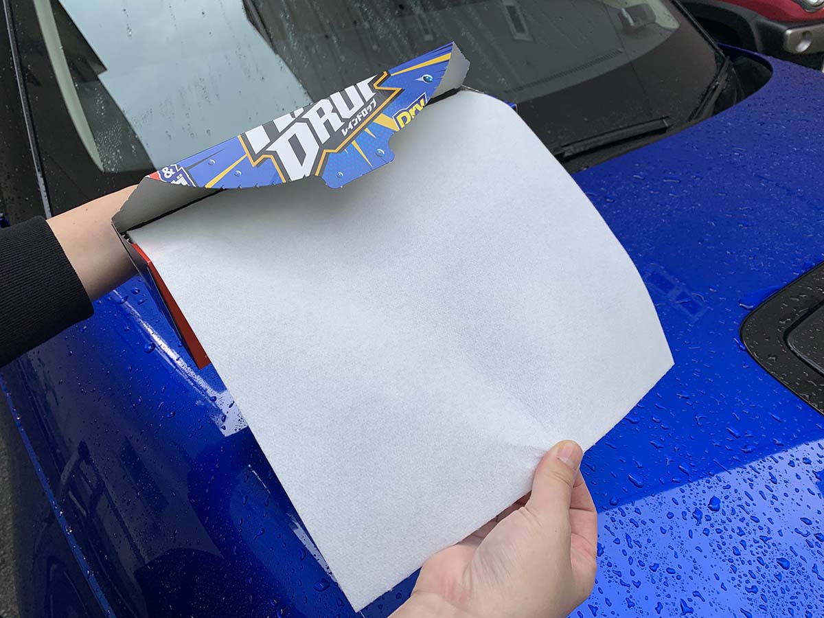 洗車後の拭き上げと撥水コーティングを同時に！使い捨てシートタイプの「拭くだけレインドロップ」