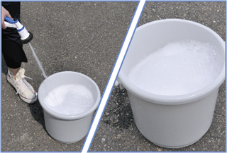 水を勢いよく注ぐのがコツなんだって!