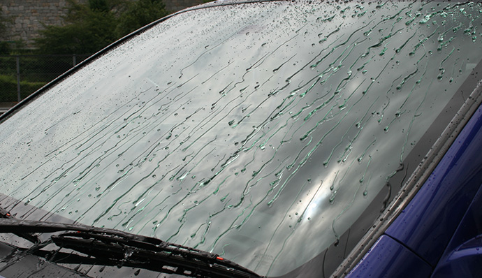 完成!噴射後瞬間即可發揮強力撥雨功效。